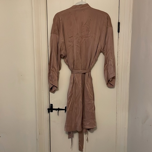 Quince 100% Silk Robe - Picture 6 of 6